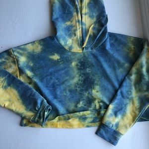 Cropped tie dye sweatshirt